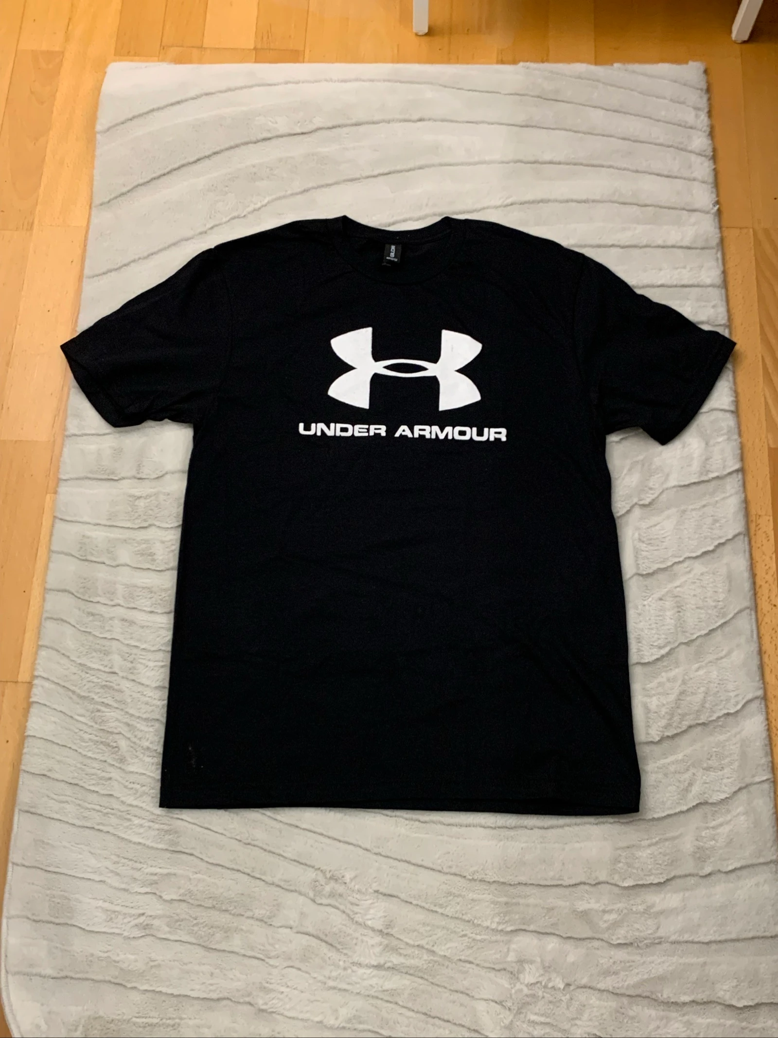 Under Armour Men’s T-Shirt Size M– Excellent Condition